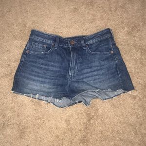 DISTRESSED H&M SHORTS MEDIUM WASH SIZE 8